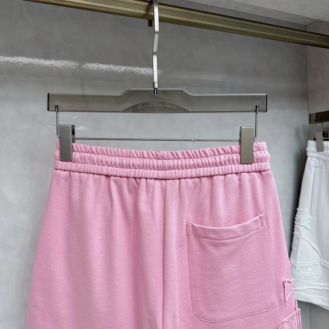 The Queen Mother's three-standard complete 2026 summer New Arrival men's casual shorts, advanced custom-made fabric Breathable fabric, Breathable elasticity and comfort, impeccable details, top-grade accessories, original logo design concept, delicate and soft feel! The upper body fit is awesome! Size：M-XXXL